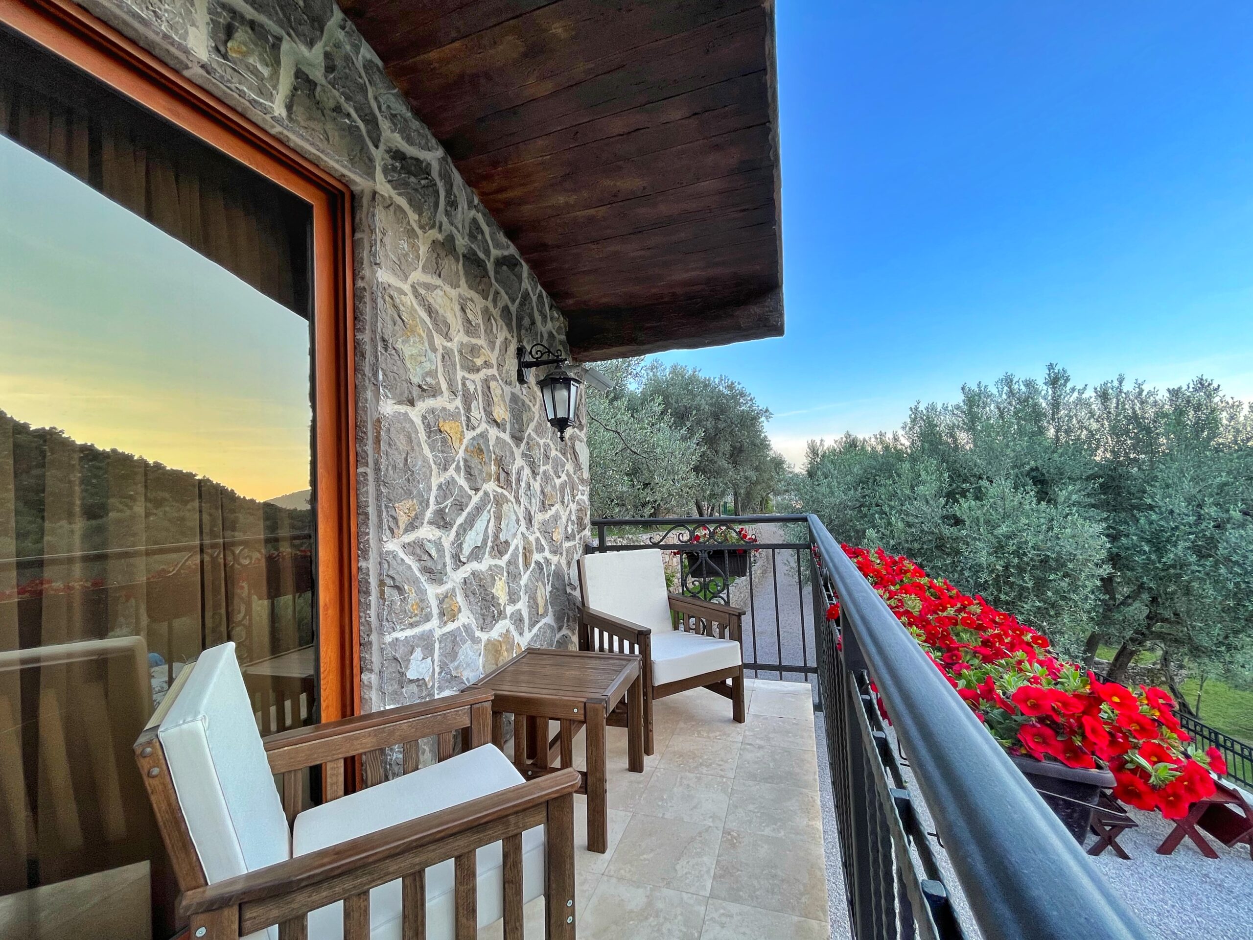 rustic apartment 1 balcony